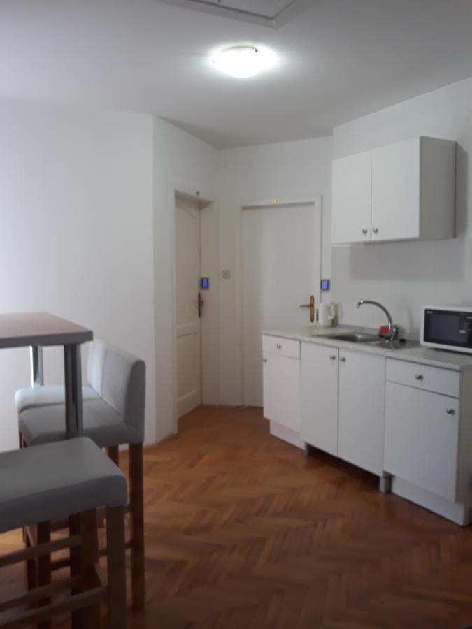 נובי סאד Hostel Corner 021 מראה חיצוני תמונה