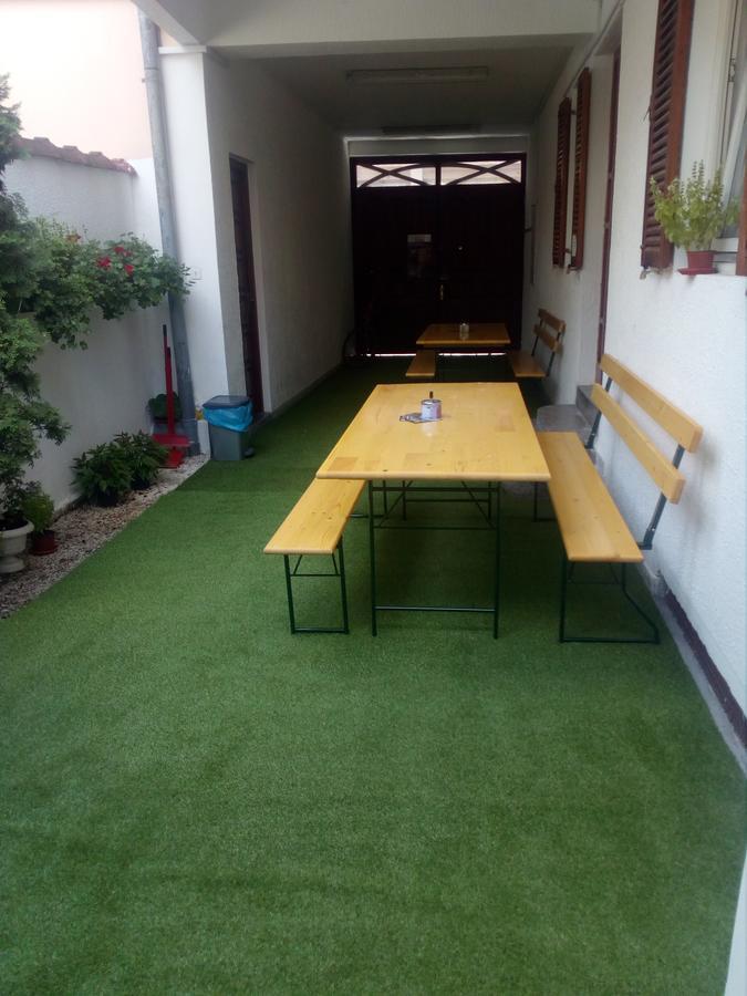 נובי סאד Hostel Corner 021 מראה חיצוני תמונה