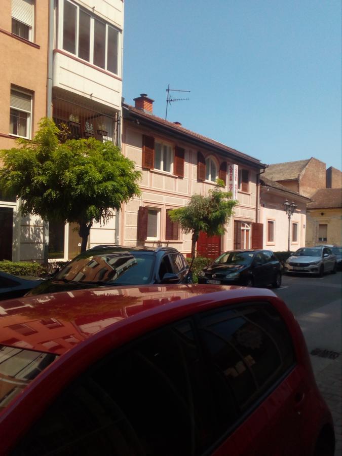 נובי סאד Hostel Corner 021 מראה חיצוני תמונה