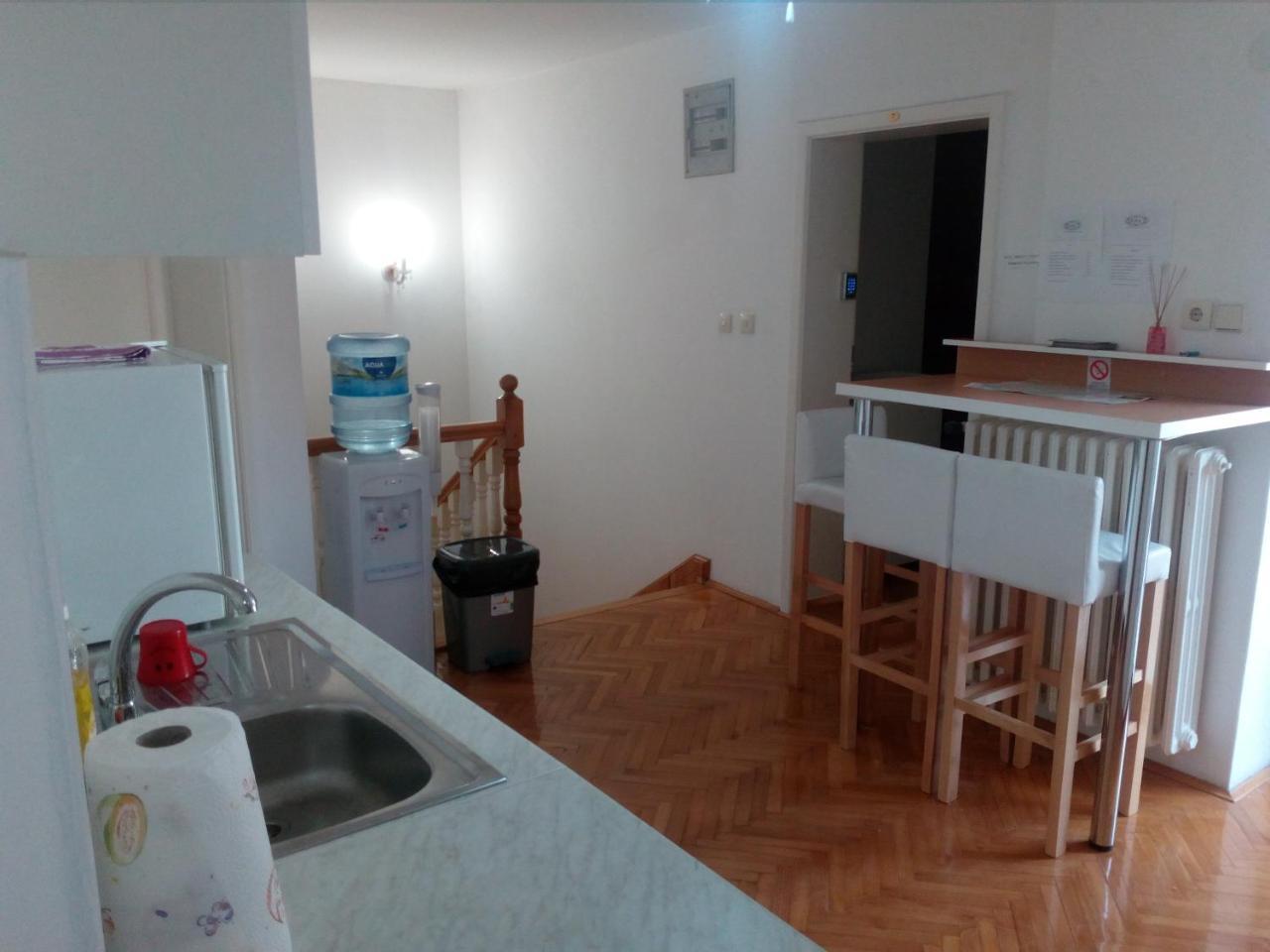 נובי סאד Hostel Corner 021 מראה חיצוני תמונה