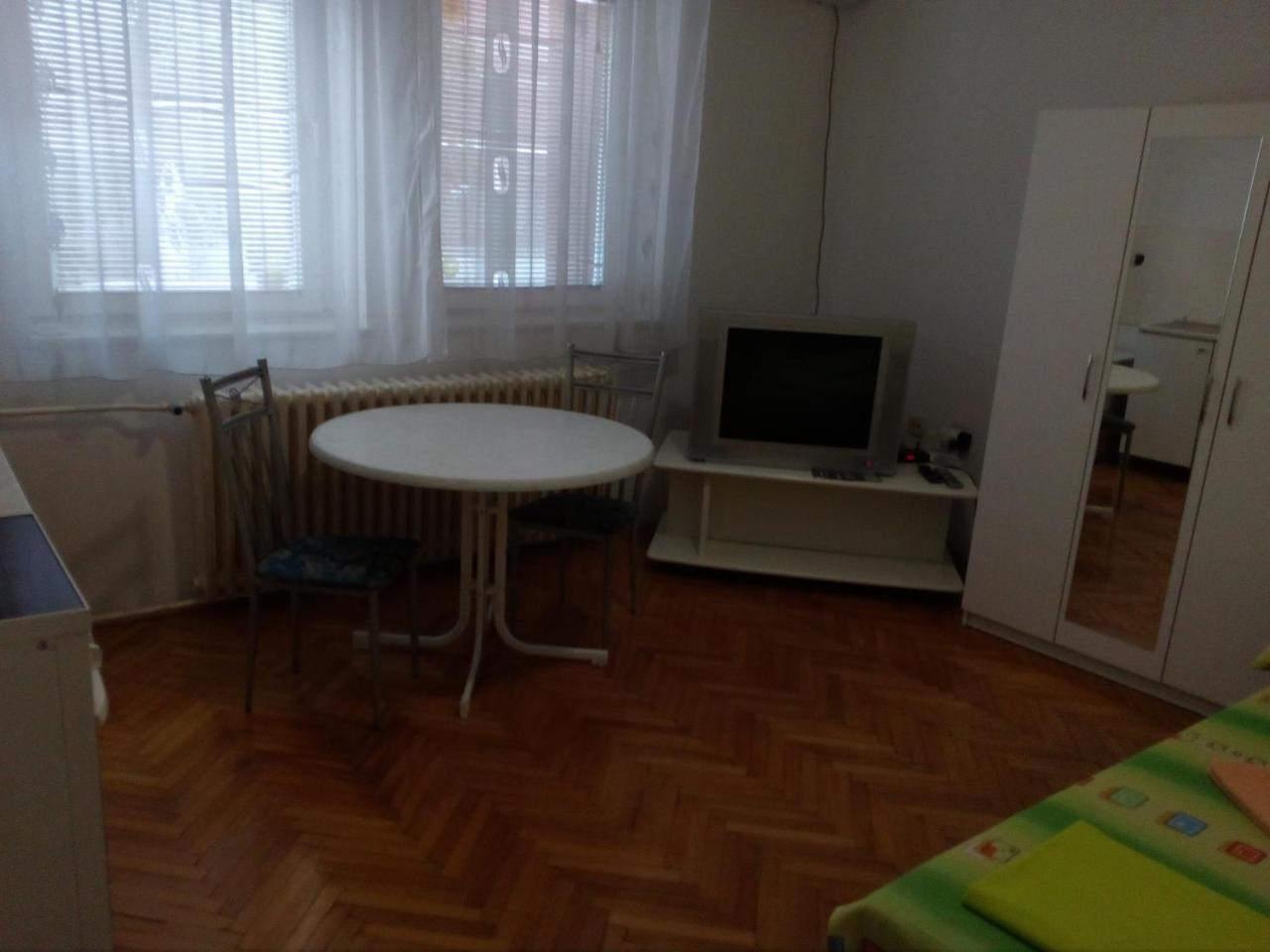 נובי סאד Hostel Corner 021 מראה חיצוני תמונה